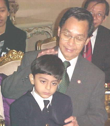 ajay with pm of thailand.jpg (36110 bytes)